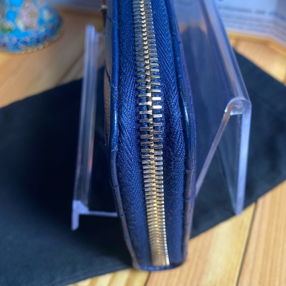 Yves Saint Laurent Grain De Poudre Matelassé Leather Monogram Zip Around Wallet - Picture 8 of 14